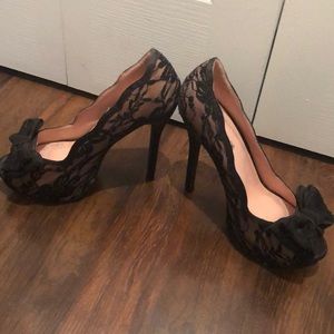 Laced bow high heels